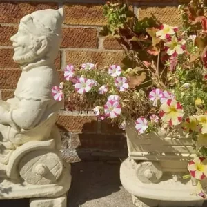 Assortment of concrete garden ornaments - Image 2