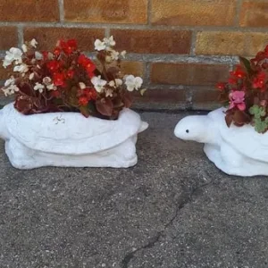 Assortment of concrete garden ornaments - Image 5