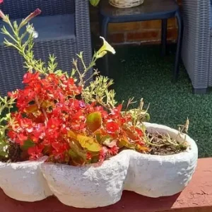 Assortment of concrete garden ornaments - Image 7