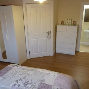 DOUBLE EN-SUITE ROOM on 2nd floor - Image 5