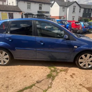 2007 Ford Fiesta 1.6 Ghia 5-door hatchback petrol automatic - Image 8