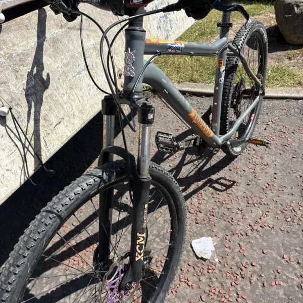 Voodoo Bantu bike medium frame fluid brakes 26 inch wheels