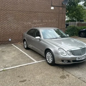 Mercedes-Benz E320 2007 4-door saloon - Image 2