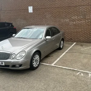 Mercedes-Benz E320 2007 4-door saloon - Image 3