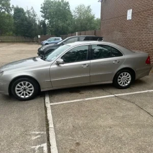 Mercedes-Benz E320 2007 4-door saloon - Image 4