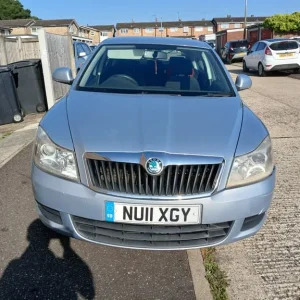 Skoda Octavia Hatchback 2011 Manual 1595cc 5-door - Image 2