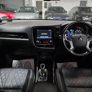 2020 Mitsubishi Outlander 2.4L TwinMotor 13.8kWh Estate - Image 5