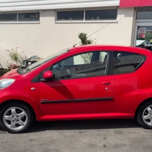 2009 Peugeot 107 1.0 Verve 3-door hatchback petrol manual - Image 2