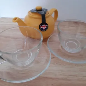 Mustard teapot and 2 glass cups from House of Fraser - Image 2