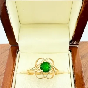 Vintage Chrome Diopside Ring in 9ct Gold