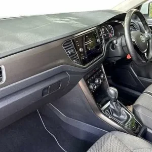 2020 Volkswagen T-Roc 1.5 TSI DSG SE Hatchback - Image 2