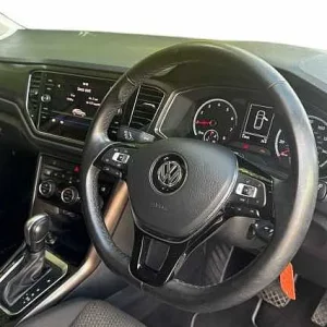 2020 Volkswagen T-Roc 1.5 TSI DSG SE Hatchback - Image 6