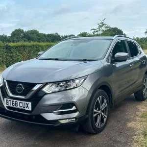2018 Nissan Qashqai 1.3 DIG-T N-Connecta SUV 5-door Petrol Manual - Image 3