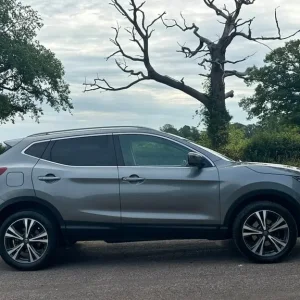 2018 Nissan Qashqai 1.3 DIG-T N-Connecta SUV 5-door Petrol Manual - Image 4