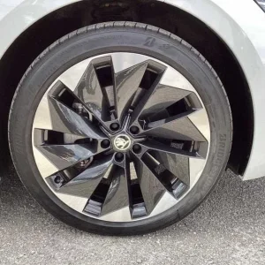 2023 Skoda Enyaq 80x Sportline 4x4 Electric SUV - Image 5