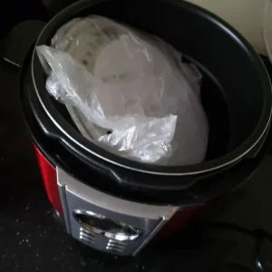 Unused red Tower pressure cooker - Image 2