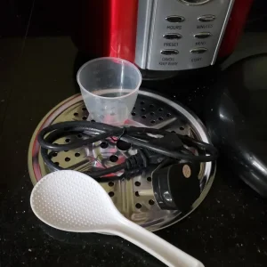 Unused red Tower pressure cooker - Image 3