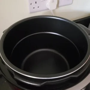 Unused red Tower pressure cooker - Image 4
