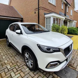 MG HS Exclusive PHEV Auto (Plugin Hybrid), Pearl White, Panroof, HPI Clear - Image 2