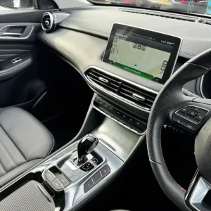 MG HS Exclusive PHEV Auto (Plugin Hybrid), Pearl White, Panroof, HPI Clear - Image 3