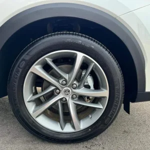 MG HS Exclusive PHEV Auto (Plugin Hybrid), Pearl White, Panroof, HPI Clear - Image 8