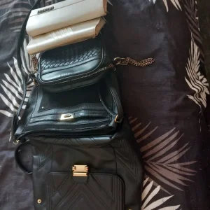 clothes, bags and ladies shoes - Image 2