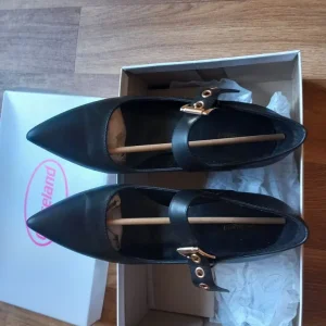 clothes, bags and ladies shoes - Image 3