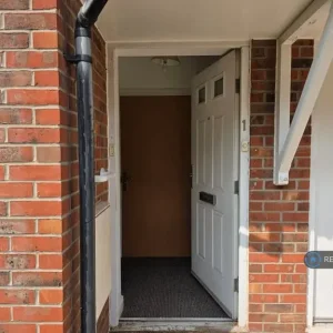 3 bedroom semi-detached house in Bankwell Street - Image 2
