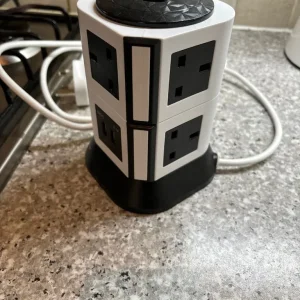 Docking station with multiple USB and plug ports - Image 2