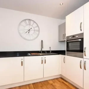 2 bedroom flat with sea views and parking at Canna Pier - Image 2