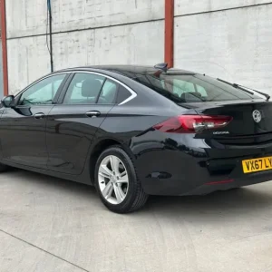 2017 Vauxhall Insignia 1.6 Turbo D EcoTec Tech Line Nav 5-door Hatchback - Image 7