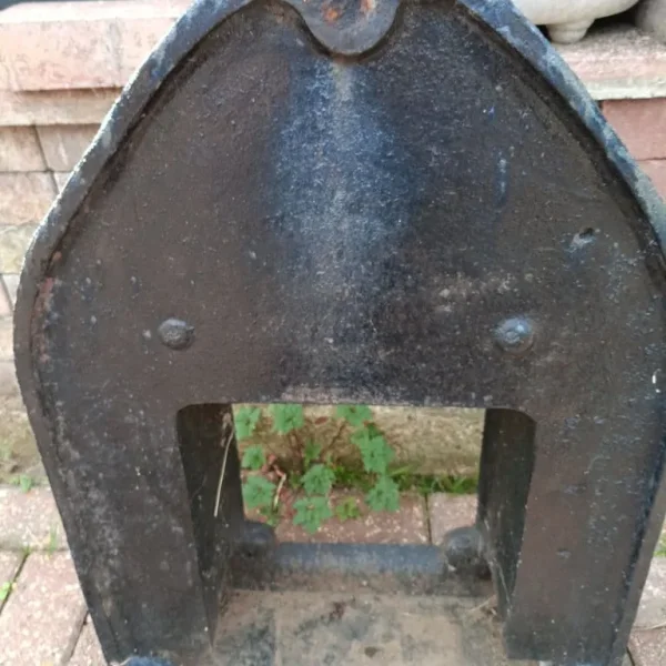 Cast iron fire insert