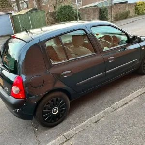 Renault Clio 1.2 2005 hatchback - Image 2