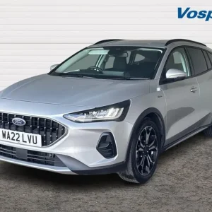 2022 Ford Focus 1.0 EcoBoost Hybrid 5-door Estate Vignale - Image 3