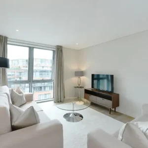 Three-bedroom apartment with canal views on 8th floor - Image 3