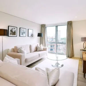 Three-bedroom apartment with canal views on 8th floor