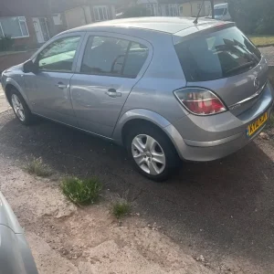 Vauxhall Astra 1.6i Hatchback 2010 Manual 5-door - Image 2