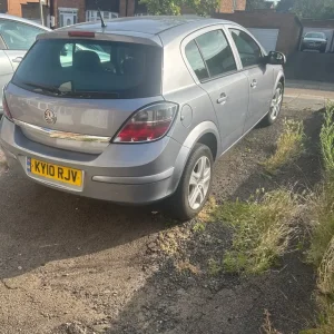 Vauxhall Astra 1.6i Hatchback 2010 Manual 5-door - Image 3