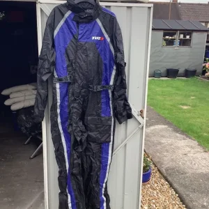 Tuzo Waterproof Motorcycle Oversuite - Image 3
