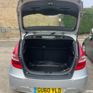 Hyundai I30 Hatchback 2010 Manual - Image 2