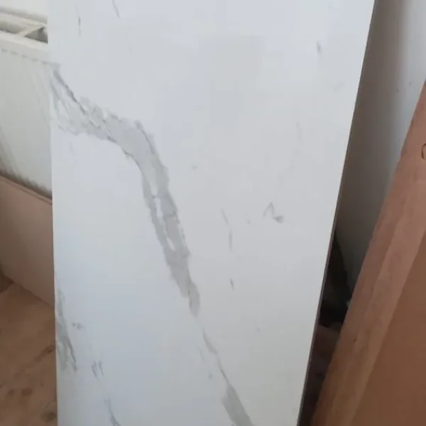 Large marble effect tile splashback