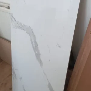 Large marble effect tile splashback