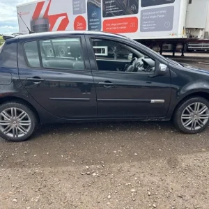 2012 Renault Clio 1.2 16V Dynamique TomTom 5-door hatchback - Image 2