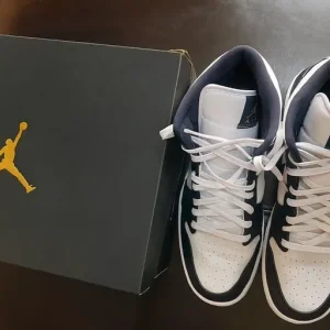 Nike Air Jordan 1 Mid – White/Obsidian/Metallic Gold - Image 6