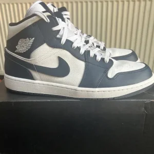 Nike Air Jordan 1 Mid – White/Obsidian/Metallic Gold - Image 8