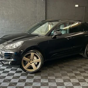 2014 Porsche Macan S 3.0L Diesel 4WD SUV - Image 5