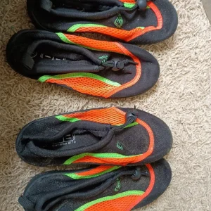 Kids surf shoes