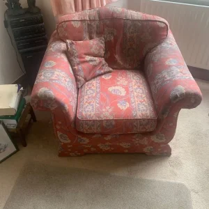 3 seater sofa and arm chairs - Image 2