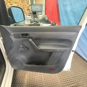 2011 Volkswagen Caddy Maxi Crew Cab 1.6 TDI Diesel Manual - Image 4