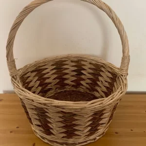 🌿 Handwoven Wicker Basket with Strong Handle